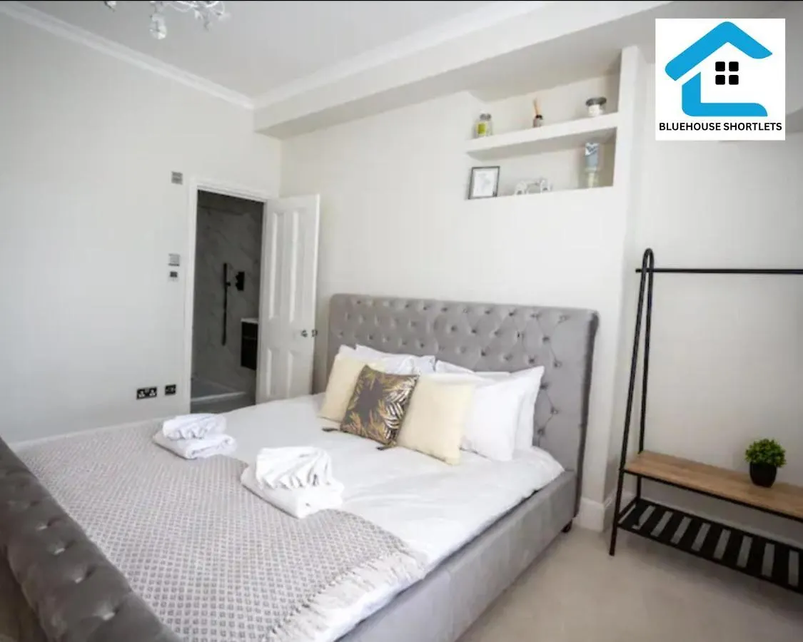 Three-Bedroom Apartment At Bluehouse Short Lets In Brighton With Garden For Family Relaxation United Kingdom