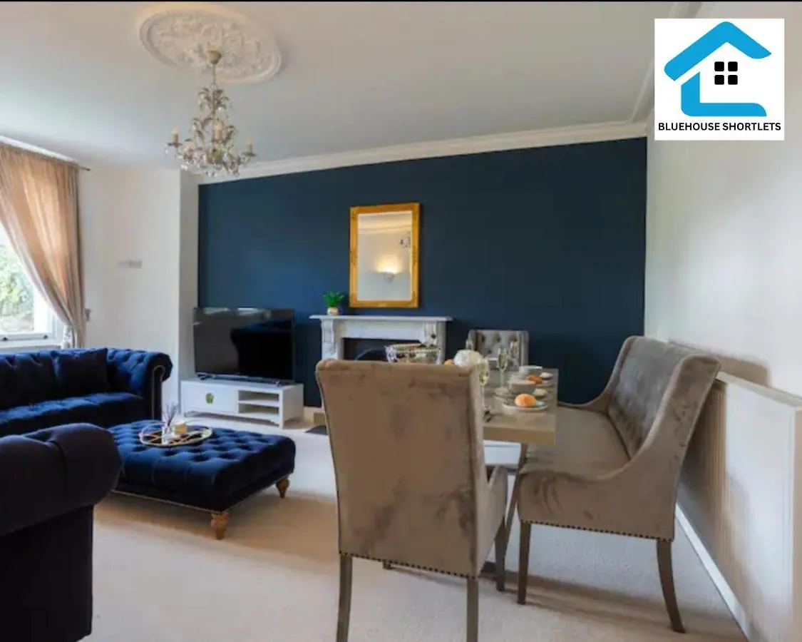 Three-Bedroom Apartment At Bluehouse Short Lets In Brighton With Garden For Family Relaxation