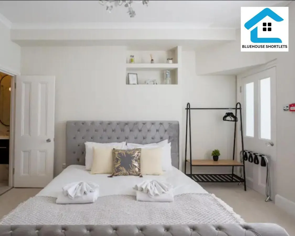 Three-Bedroom Apartment At Bluehouse Short Lets In Brighton With Garden For Family Relaxation United Kingdom
