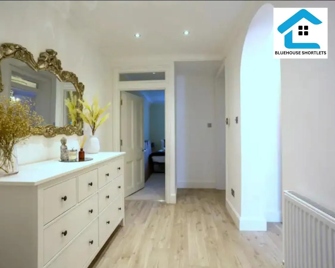 Three-Bedroom Apartment At Bluehouse Short Lets In Brighton With Garden For Family Relaxation 0*,  United Kingdom