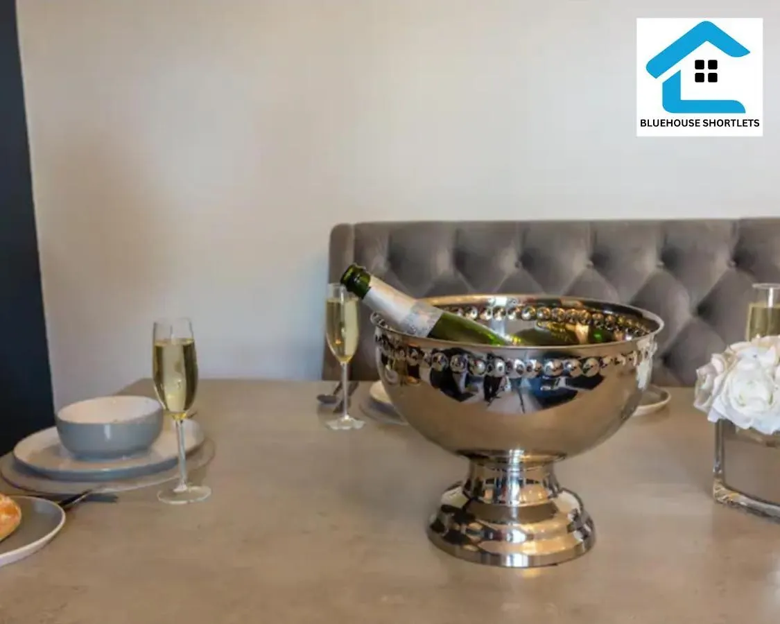 Three-Bedroom Apartment At Bluehouse Short Lets In Brighton With Garden For Family Relaxation