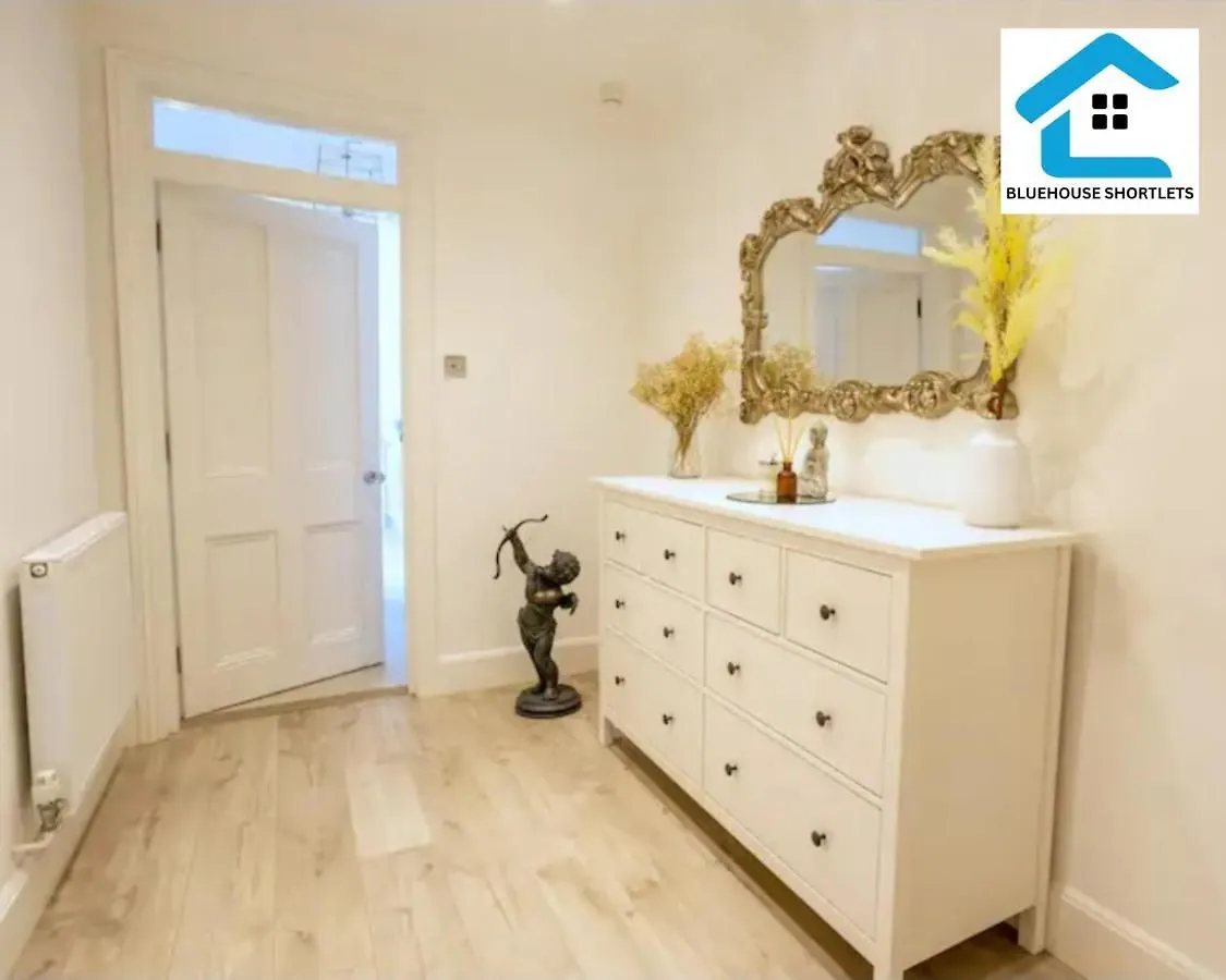 Three-Bedroom Apartment At Bluehouse Short Lets In Brighton With Garden For Family Relaxation United Kingdom