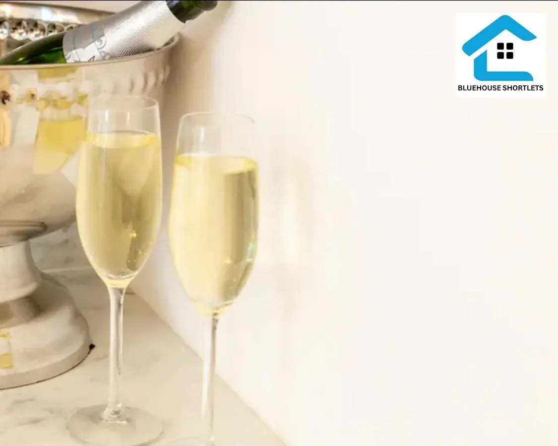 Three-Bedroom Apartment At Bluehouse Short Lets In Brighton With Garden For Family Relaxation