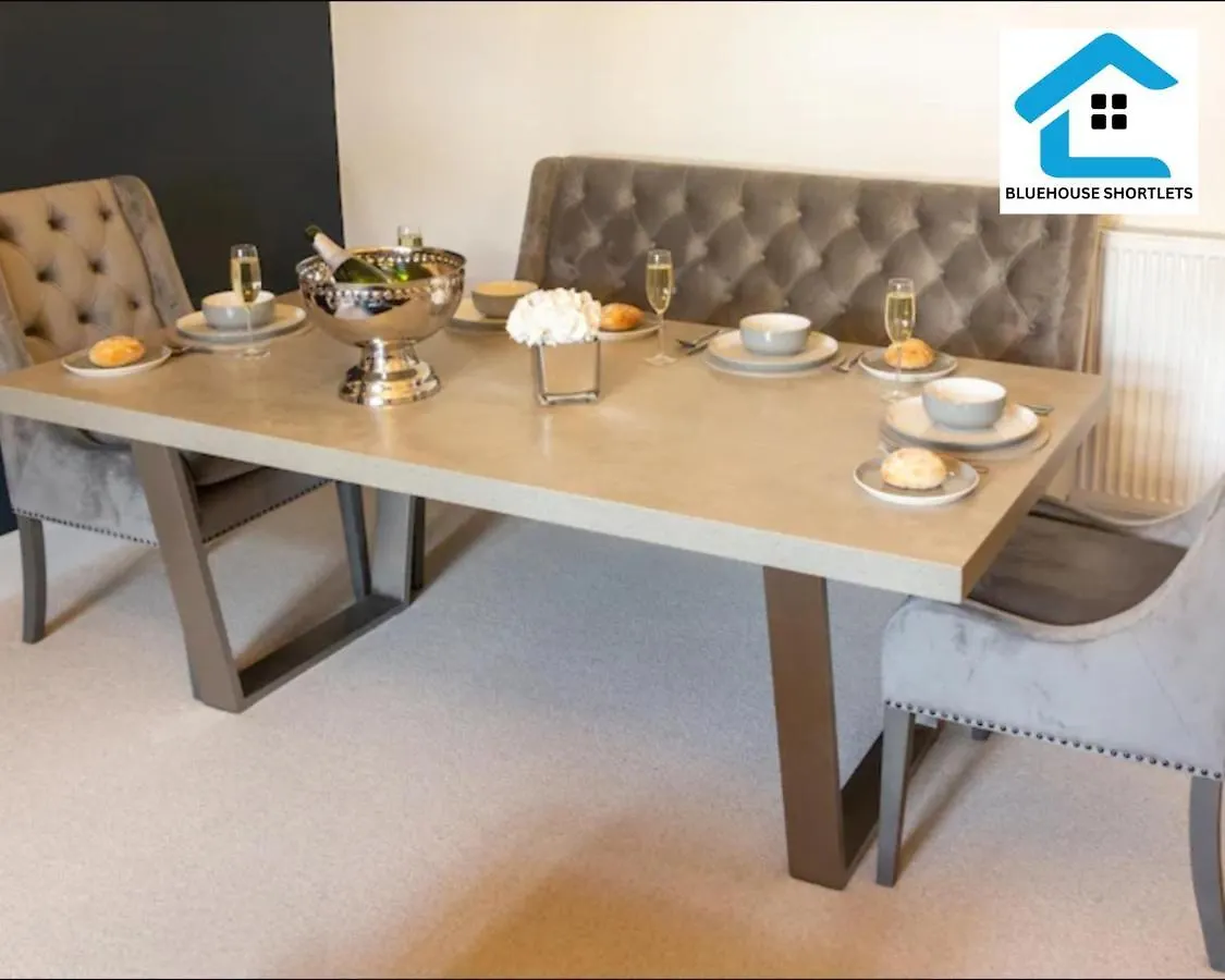 Three-Bedroom Apartment At Bluehouse Short Lets In Brighton With Garden For Family Relaxation 0*,  United Kingdom