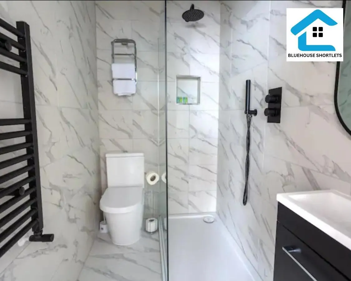 Three-Bedroom Apartment At Bluehouse Short Lets In Brighton With Garden For Family Relaxation United Kingdom